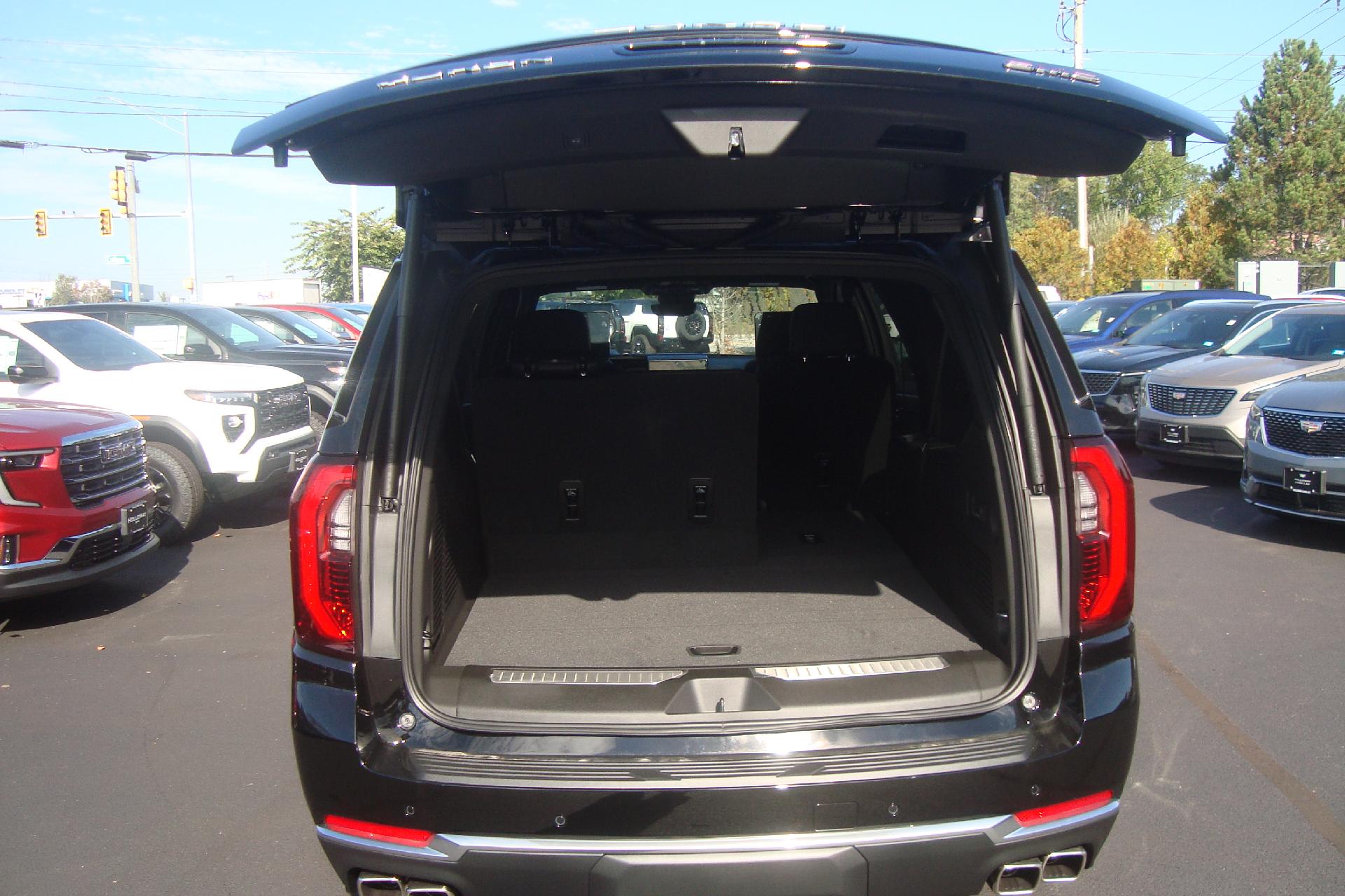 2025 GMC Yukon XL Vehicle Photo in PORTSMOUTH, NH 03801-4196