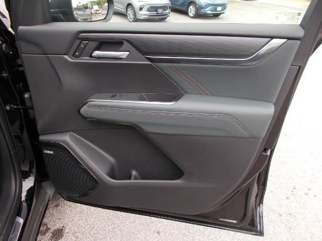 2025 GMC Acadia Vehicle Photo in LOWELL, MA 01852-4336