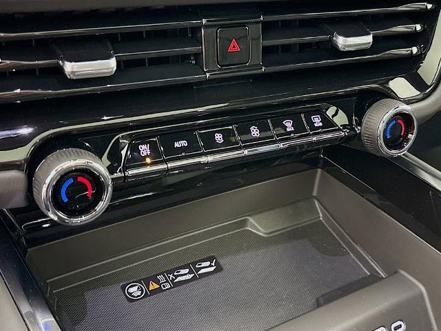 2025 Chevrolet Suburban Vehicle Photo in PUYALLUP, WA 98371-4149