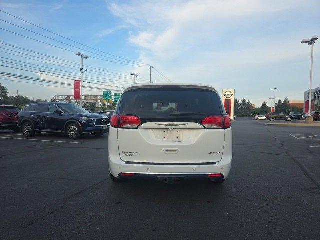 2017 Chrysler Pacifica Vehicle Photo in Harrisburg, PA 17111-1033