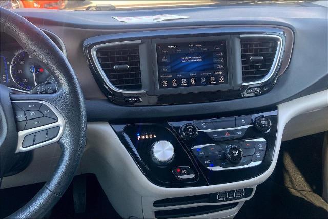 2021 Chrysler Voyager Vehicle Photo in KANSAS CITY, MO 64114-4502