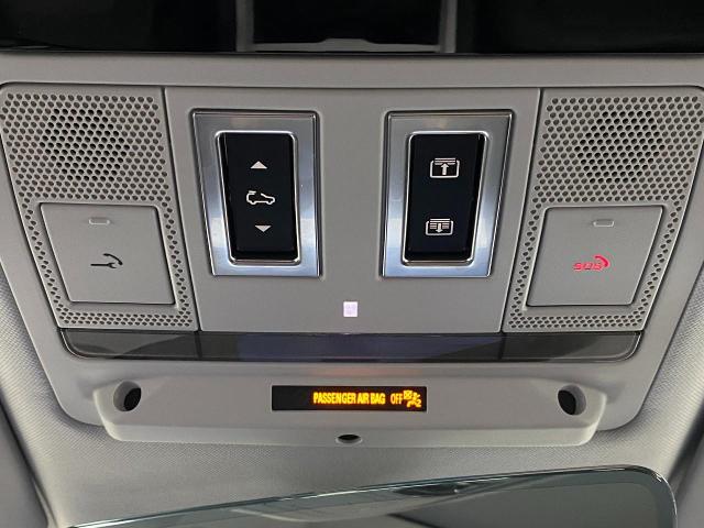 2025 Defender Vehicle Photo in Appleton, WI 54913