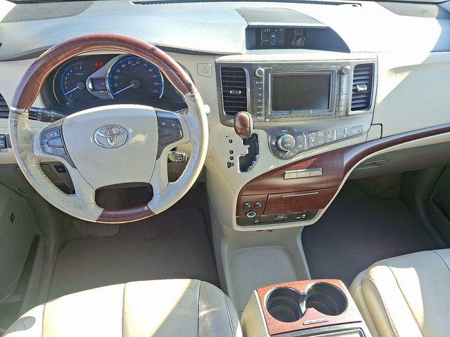 2013 Toyota Sienna Vehicle Photo in DANBURY, CT 06810-5034