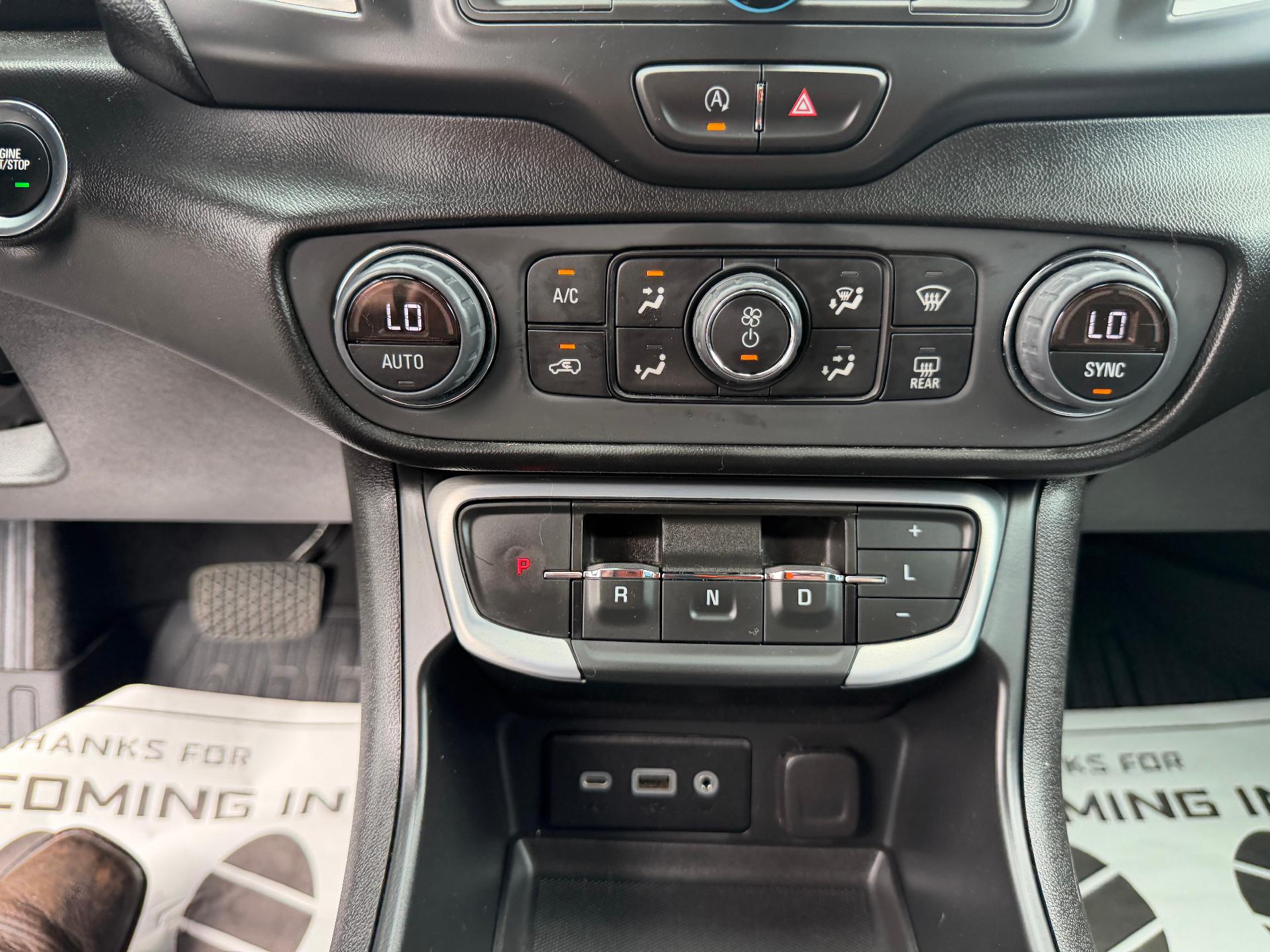 2024 GMC Terrain photo 26 of 36