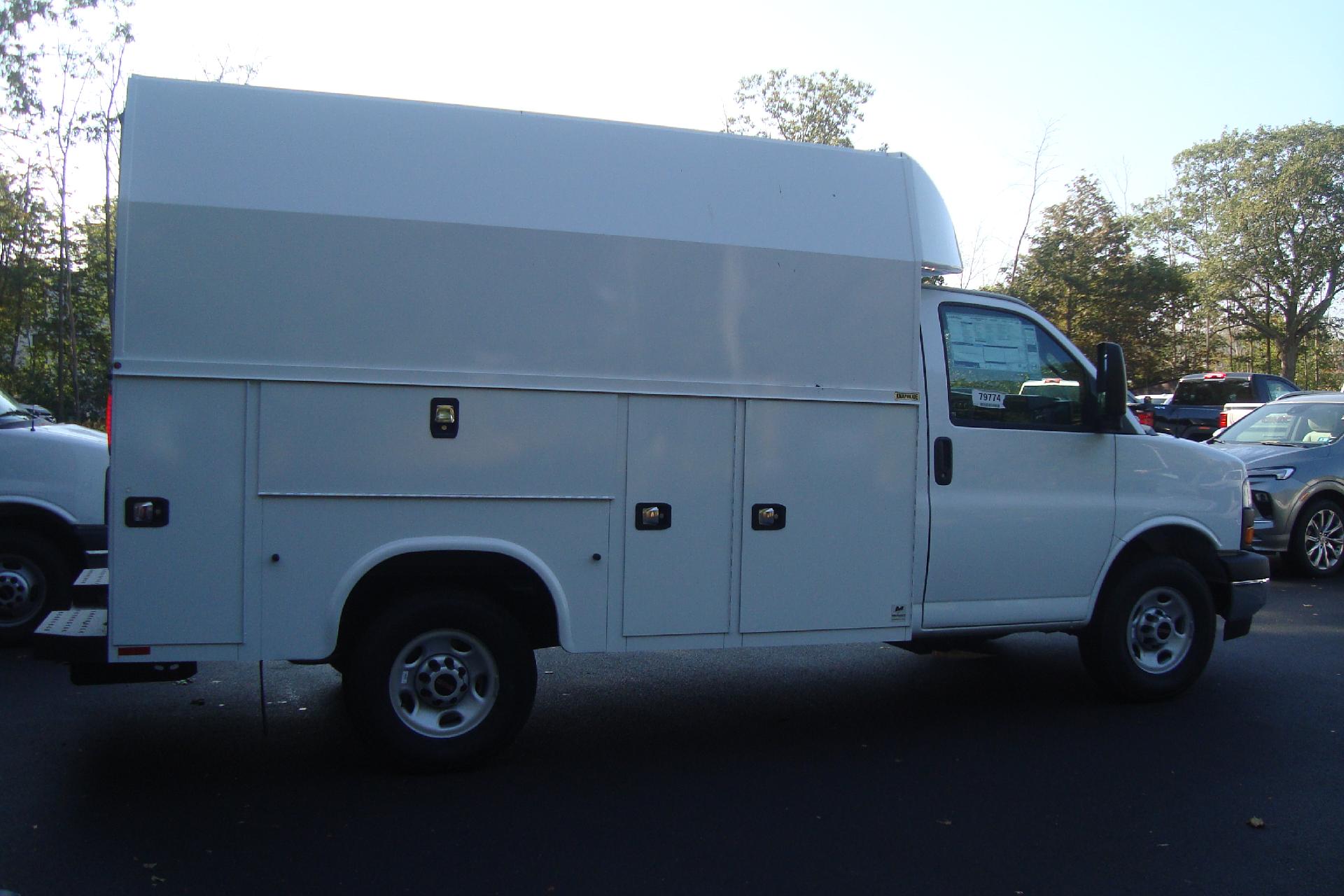 2025 GMC Savana Commercial Cutaway Vehicle Photo in PORTSMOUTH, NH 03801-4196
