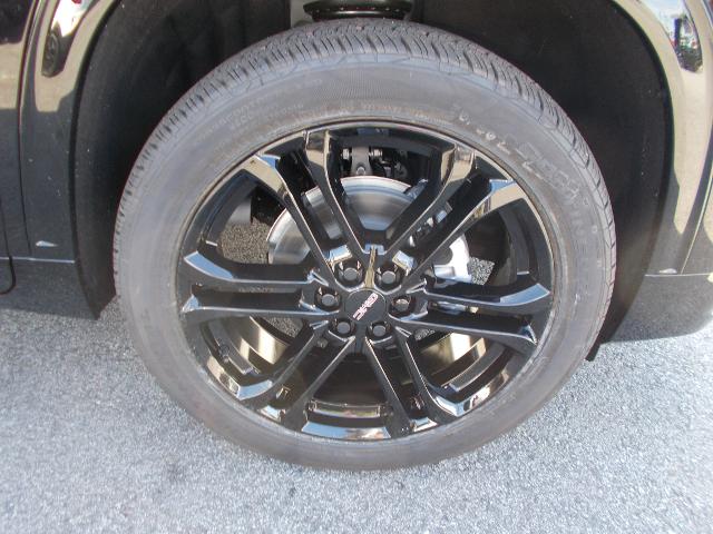 2026 GMC Acadia Vehicle Photo in LOWELL, MA 01852-4336