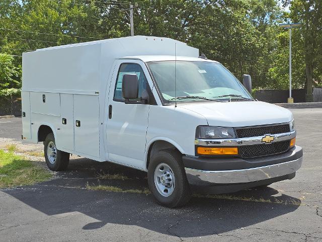 2025 Chevrolet Express Commercial Cutaway Vehicle Photo in INDEPENDENCE, MO 64055-1314