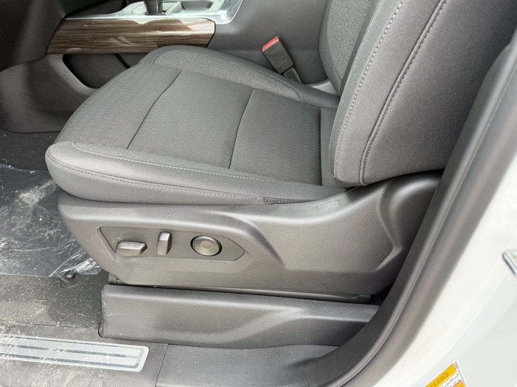 2026 Chevrolet Silverado 1500 photo 13 of 21