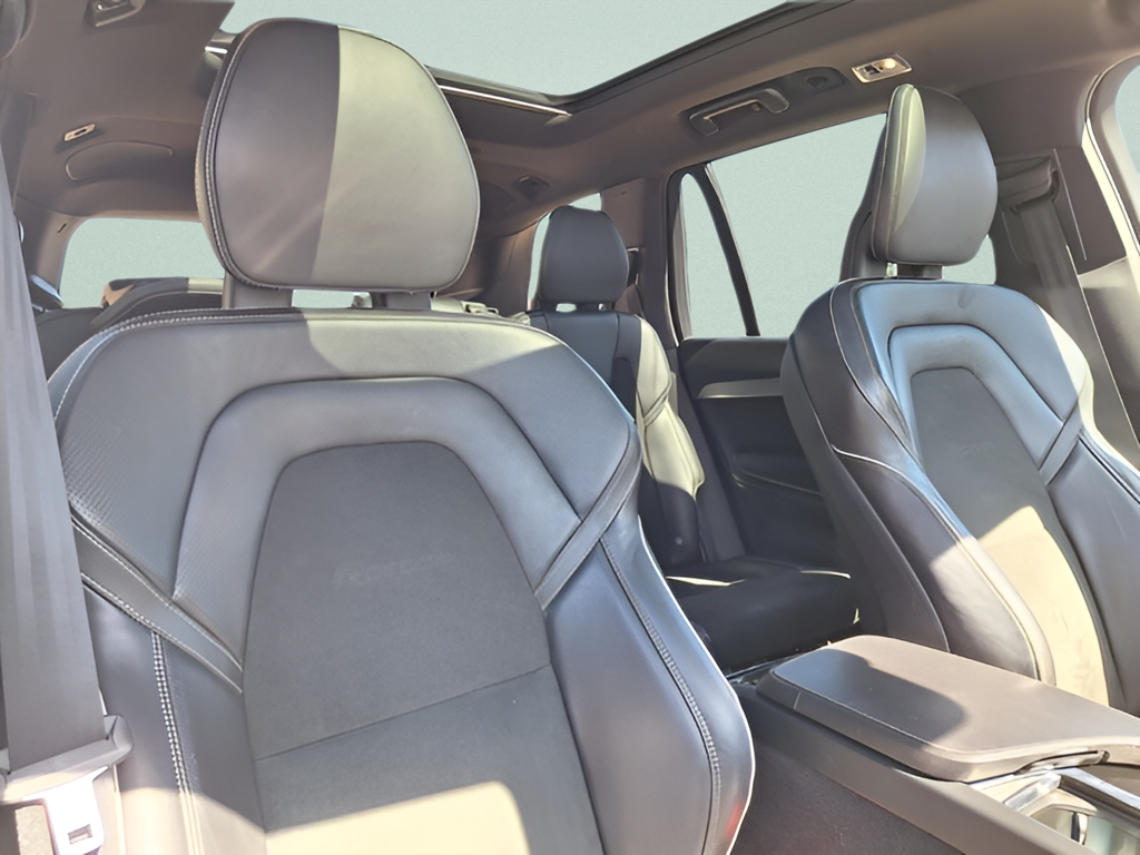 2017 Volvo XC90 photo 26 of 33