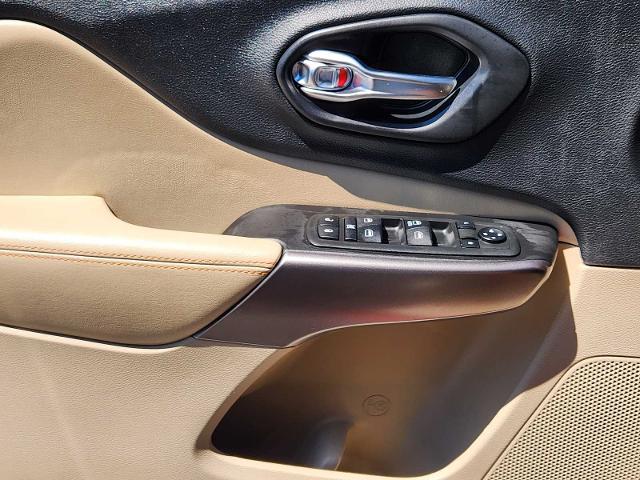 2019 Jeep Cherokee Vehicle Photo in DENTON, TX 76210-9321