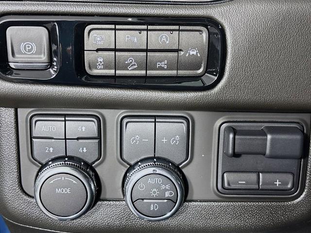 2025 GMC Yukon XL Vehicle Photo in PUYALLUP, WA 98371-4149