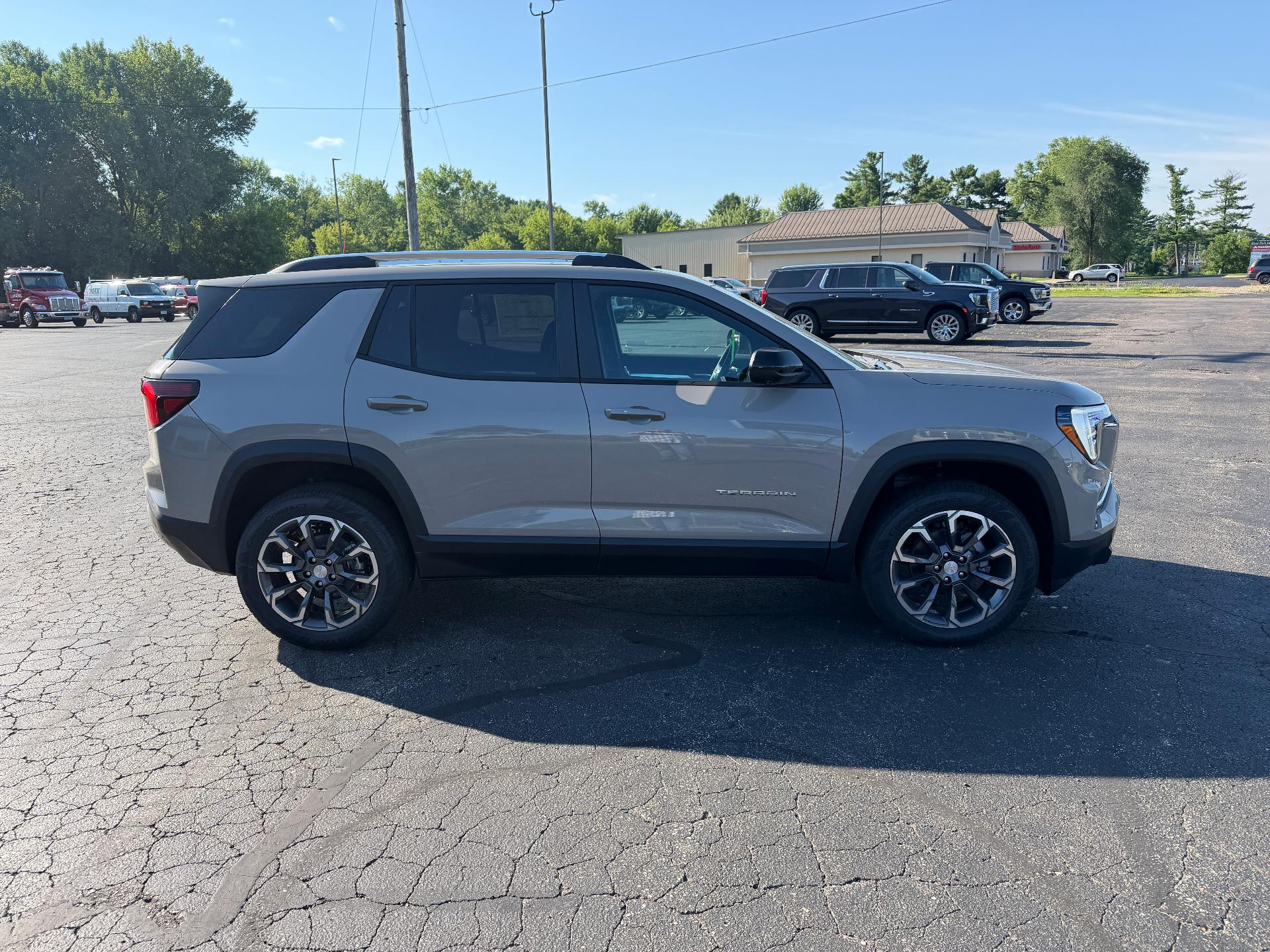 View vehicle photo 3