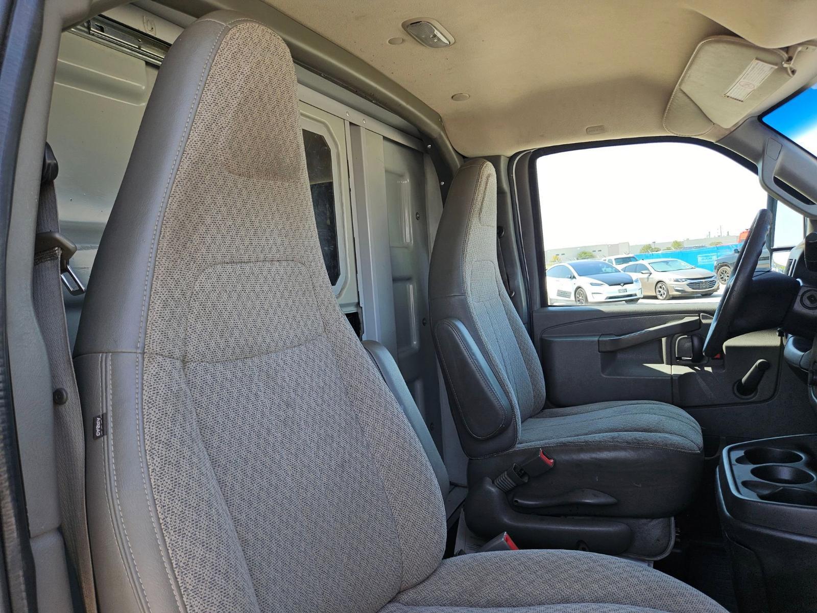 2017 Chevrolet Express Commercial Cutaway Vehicle Photo in Seguin, TX 78155