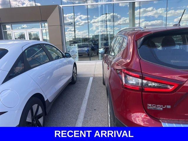 2021 Nissan Rogue Sport Vehicle Photo in Merrillville, IN 46410