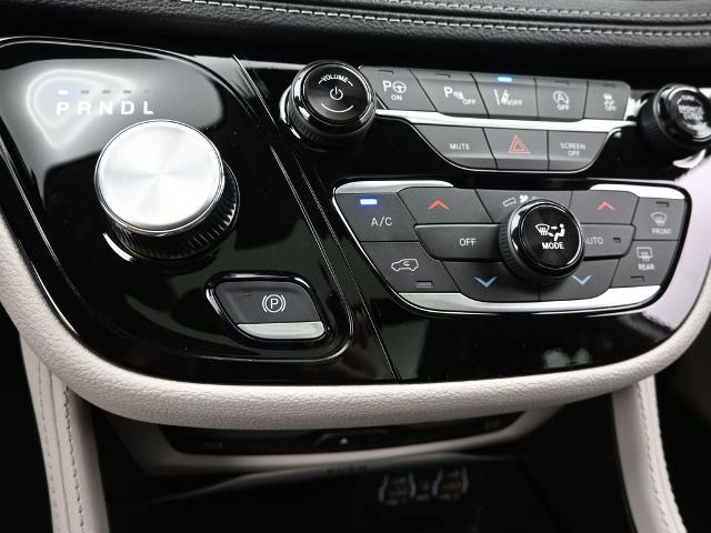 2024 Chrysler Pacifica Vehicle Photo in Cedar Rapids, IA 52402