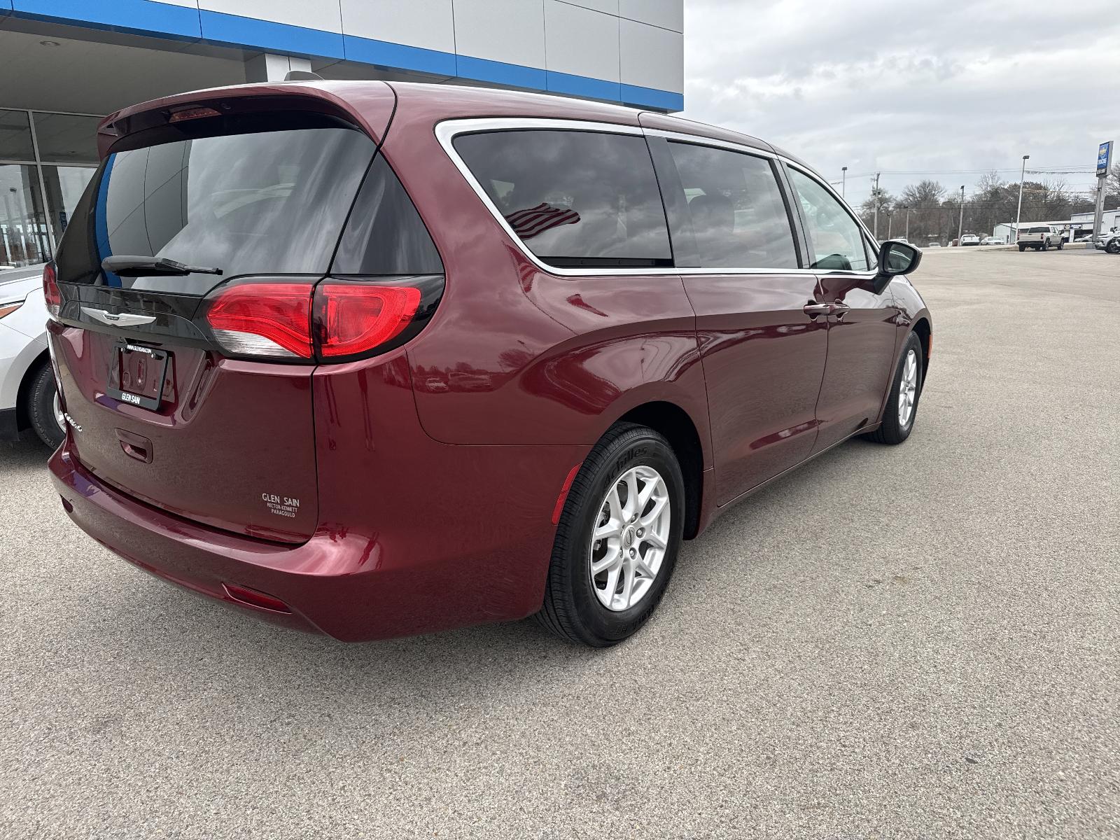 View vehicle photo 4