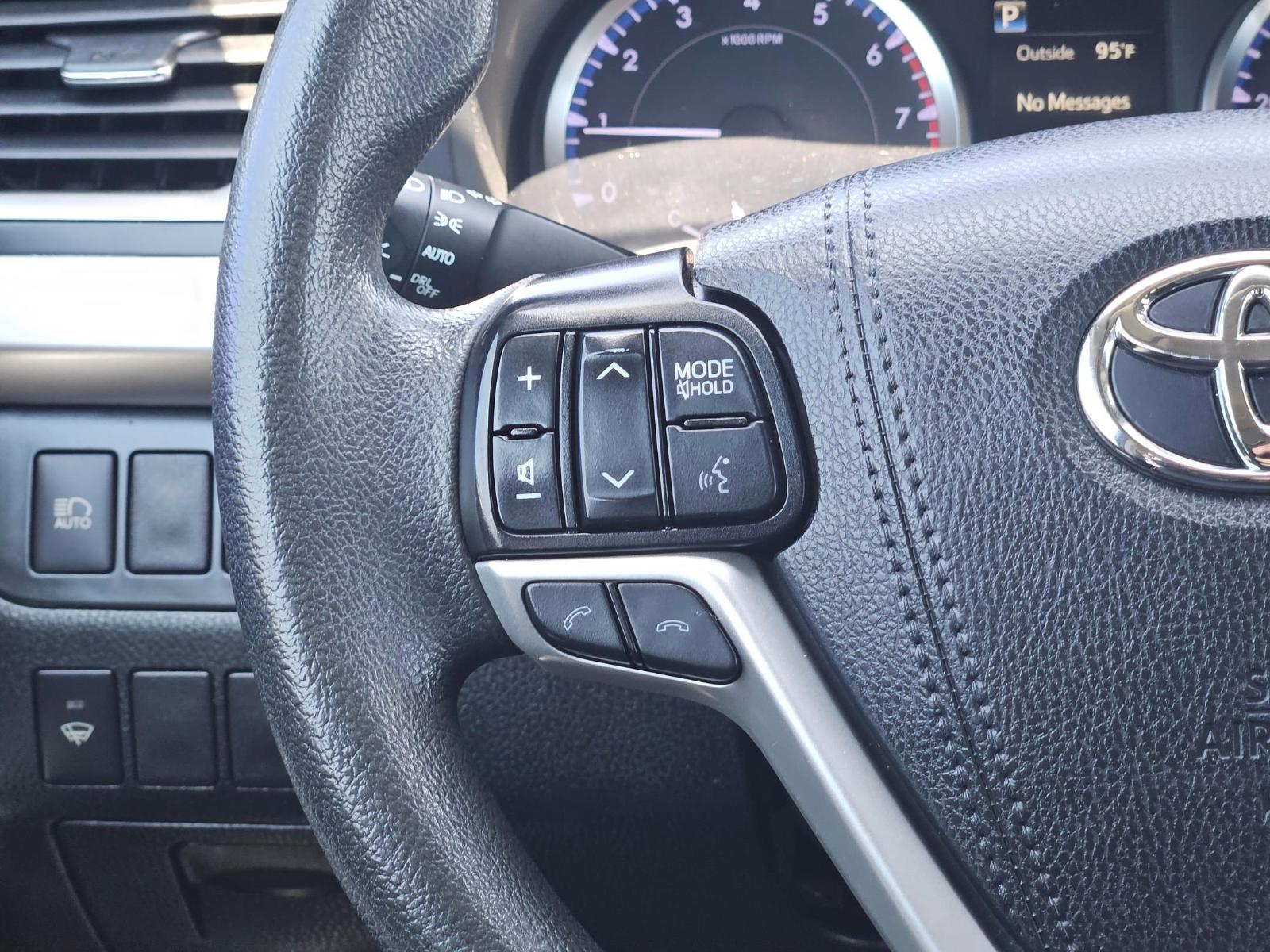 2019 Toyota Highlander Vehicle Photo in Seguin, TX 78155