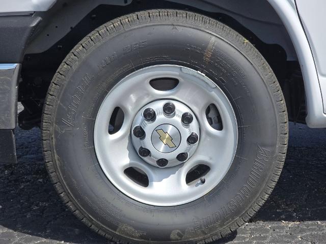 2025 Chevrolet Express Commercial Cutaway Vehicle Photo in INDEPENDENCE, MO 64055-1314