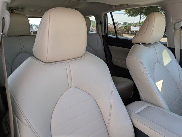 2023 Toyota Highlander Vehicle Photo in San Antonio, TX 78209