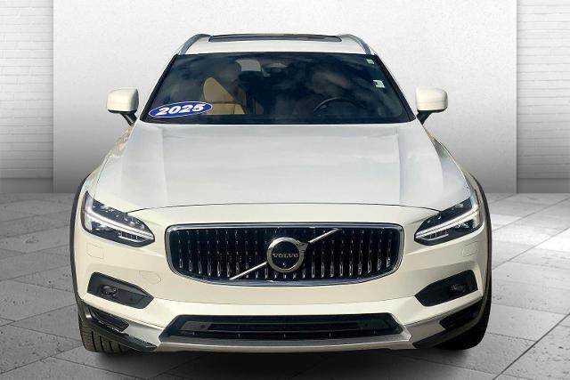 2025 Volvo V90 Cross Country Vehicle Photo in KANSAS CITY, MO 64114-4545