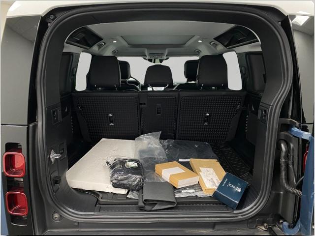 2025 Defender Vehicle Photo in Appleton, WI 54913