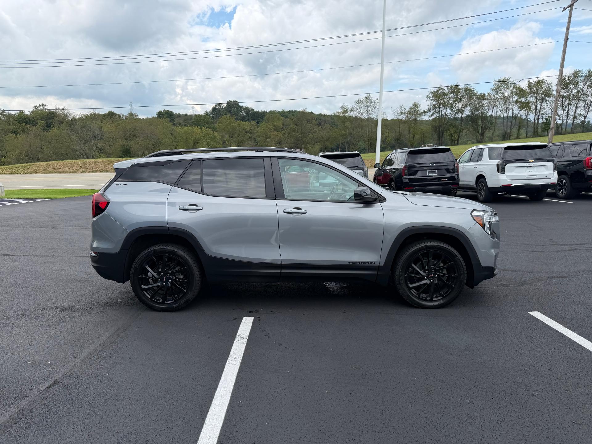 2024 GMC Terrain photo 7 of 36