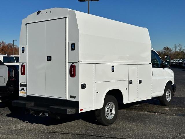 2024 GMC Savana Cutaway 3500 Vehicle Photo in COLUMBIA, MO 65203-3903