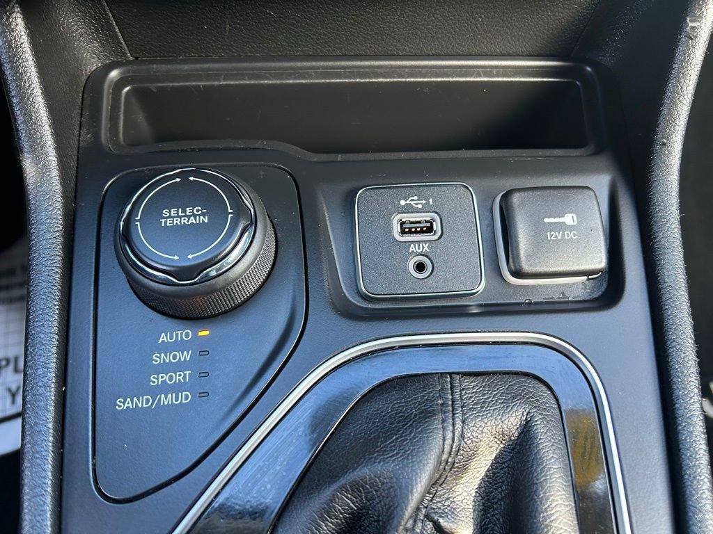 2019 Jeep Cherokee Vehicle Photo in Cedar Rapids, IA 52402