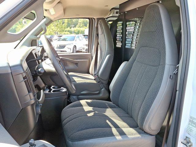 2024 Chevrolet Express Cargo 2500 Vehicle Photo in DANBURY, CT 06810-5034