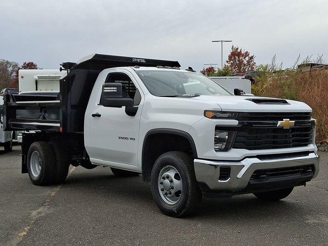 2025 Chevrolet Silverado 3500 HD Chassis Cab Vehicle Photo in DANBURY, CT 06810-5034