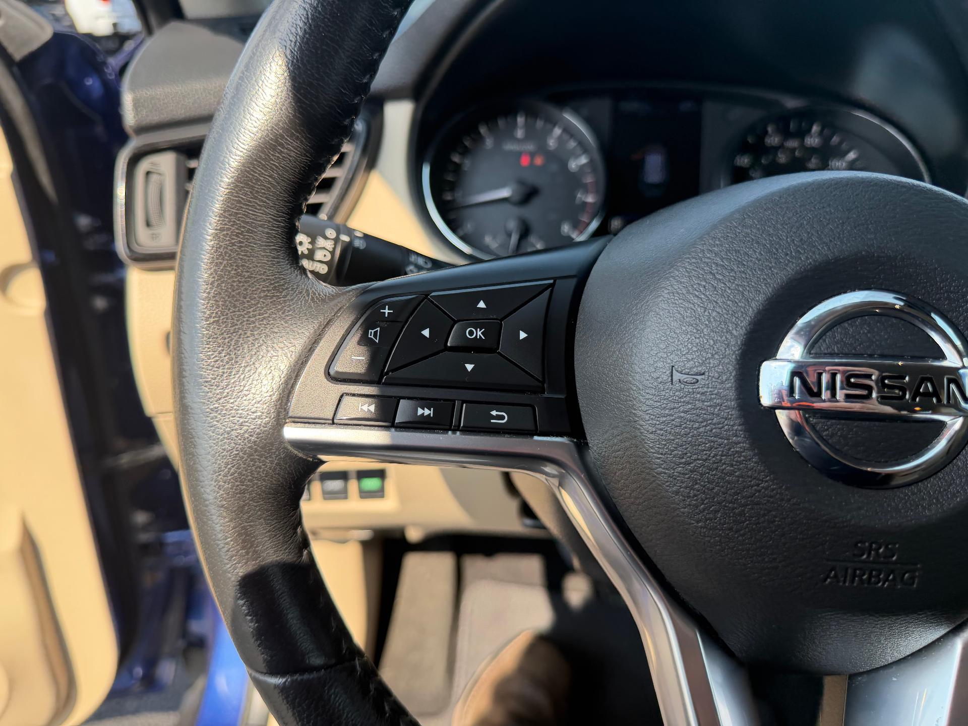 2018 Nissan Rogue photo 23 of 36