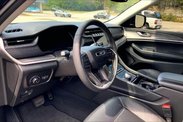 2023 Jeep Grand Cherokee Vehicle Photo in Kansas City, MO 64114