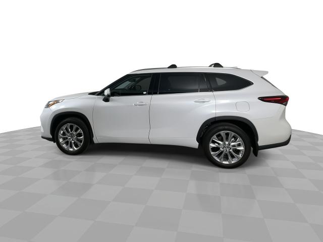 2024 Toyota Highlander Vehicle Photo in GILBERT, AZ 85297-0402