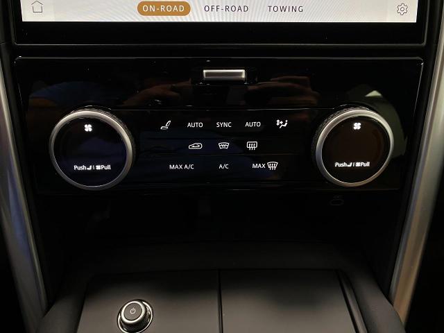 2025 Land Rover Discovery Vehicle Photo in Appleton, WI 54913