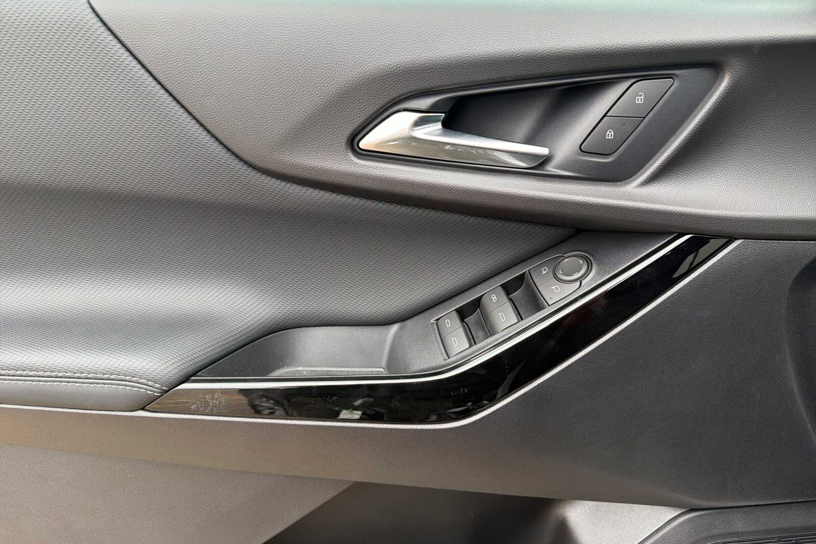 2027 Chevrolet Equinox LT - Photo 11