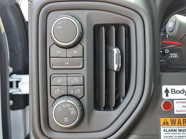 2025 Chevrolet Silverado 3500 HD Chassis Cab Vehicle Photo in DANBURY, CT 06810-5034