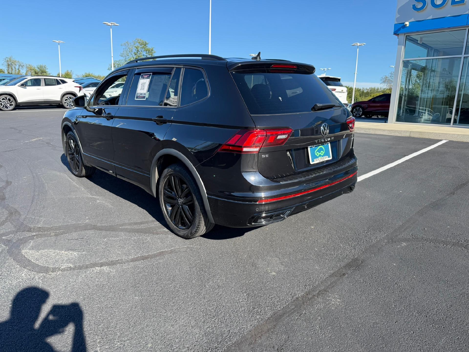 2022 Volkswagen Tiguan photo 4 of 37