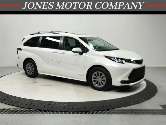 2021 Toyota Sienna Vehicle Photo in Savannah, TN 38372