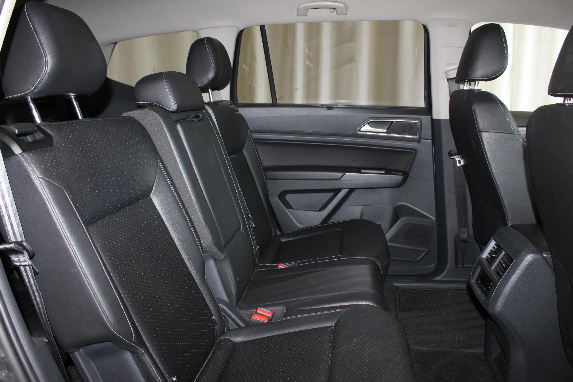 2018 Volkswagen Atlas Vehicle Photo in NORTHAMPTON, MA 01060-1120