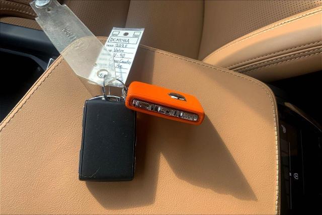 2025 Volvo V90 Cross Country Vehicle Photo in KANSAS CITY, MO 64114-4545