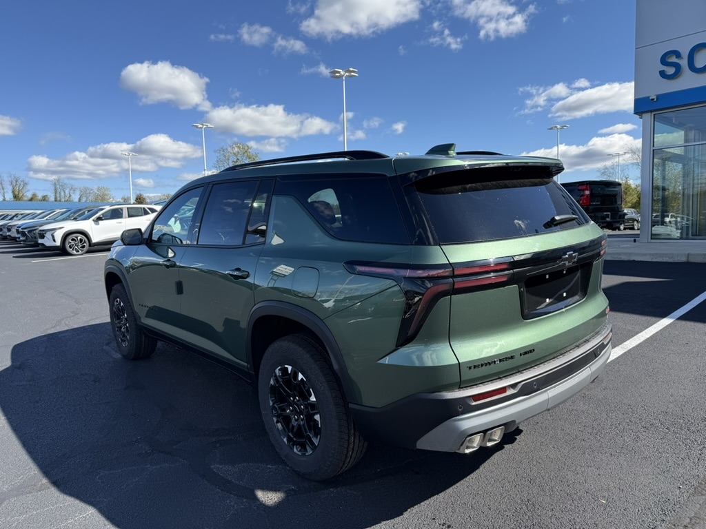 2027 Chevrolet Traverse photo 3 of 10