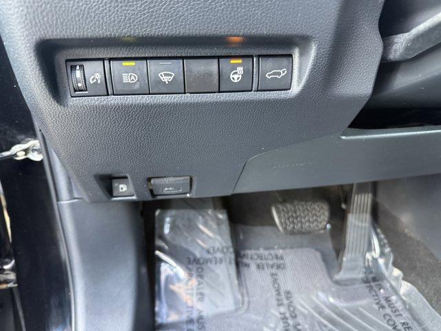 2020 Toyota RAV4 Vehicle Photo in LEOMINSTER, MA 01453-2952