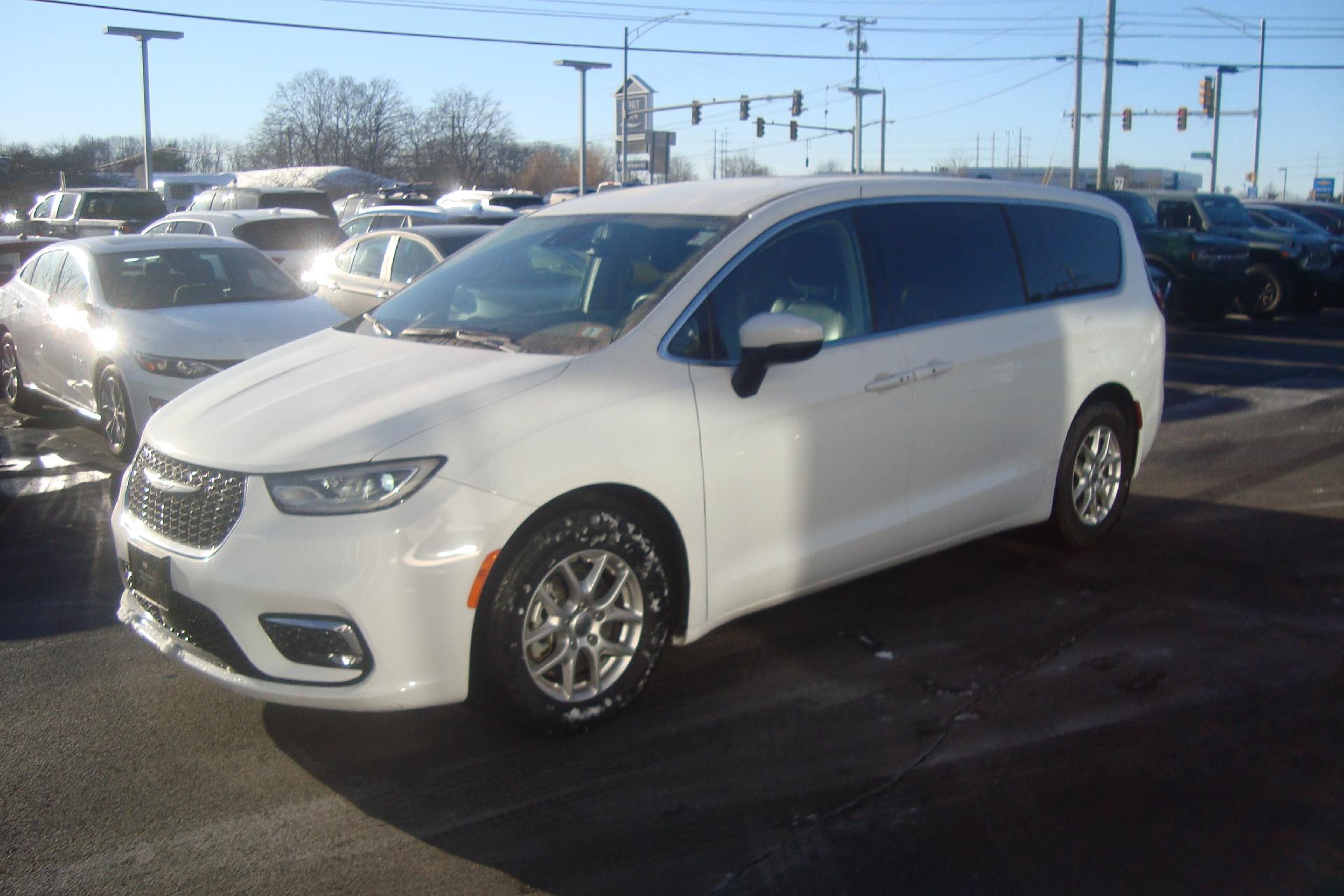 2023 Chrysler Pacifica Vehicle Photo in PORTSMOUTH, NH 03801-4196