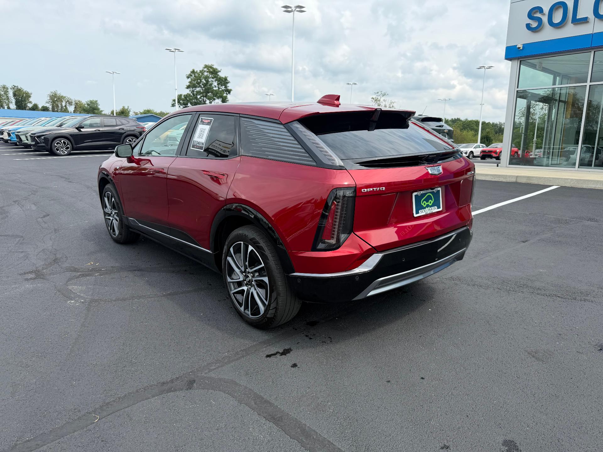2025 Cadillac OPTIQ Sport 2 - 3