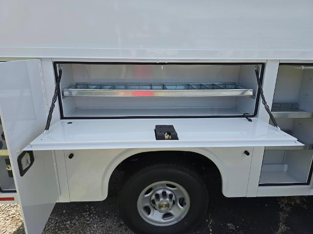 2025 Chevrolet Express Commercial Cutaway Vehicle Photo in INDEPENDENCE, MO 64055-1314