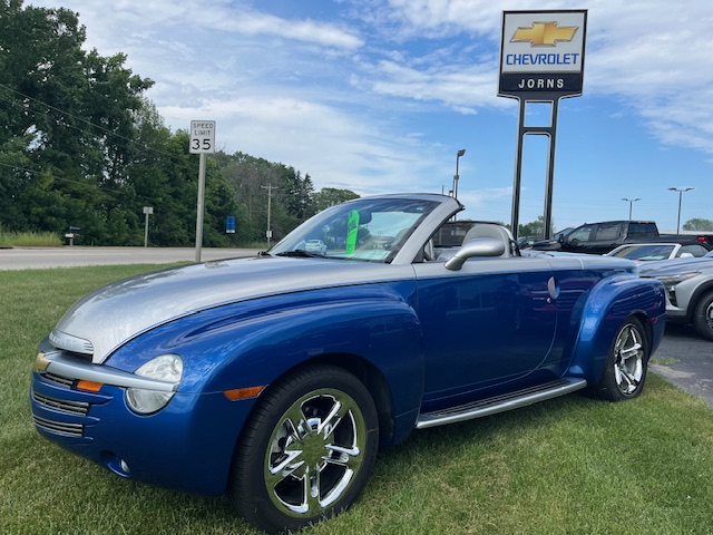 2004 Chevrolet SSR Vehicle Photo in KEWAUNEE, WI 54216-1766