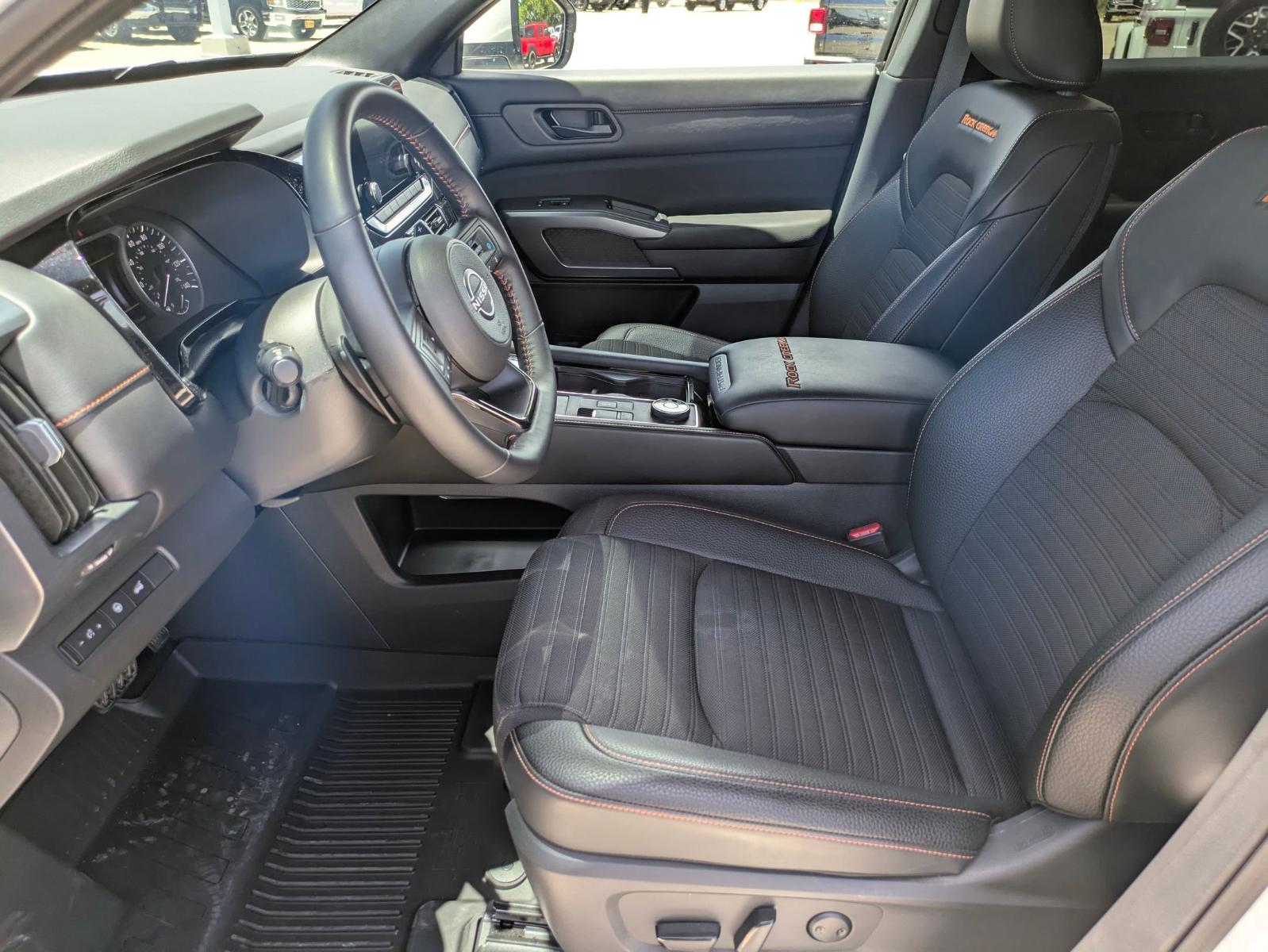 2025 Nissan Pathfinder Vehicle Photo in Seguin, TX 78155