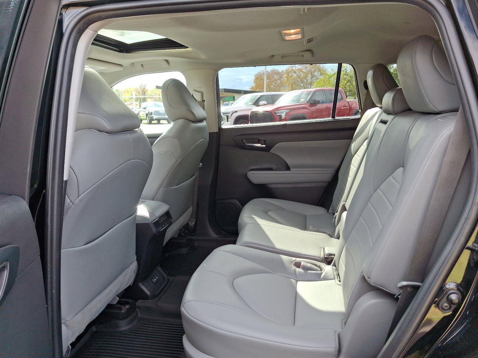 2022 Toyota Highlander Vehicle Photo in Trevose, PA 19053