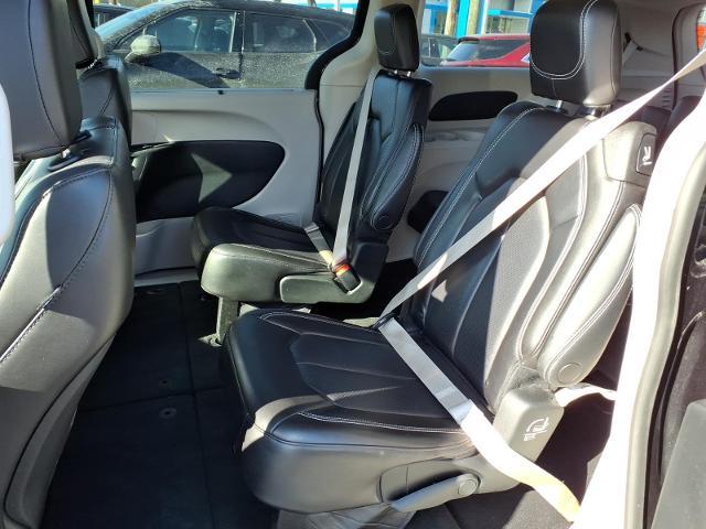 2023 Chrysler Pacifica Touring L - 8