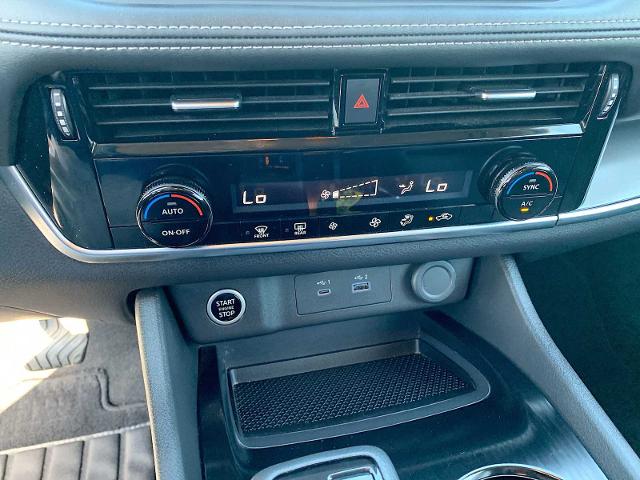 2022 Nissan Rogue Vehicle Photo in MOON TOWNSHIP, PA 15108-2571